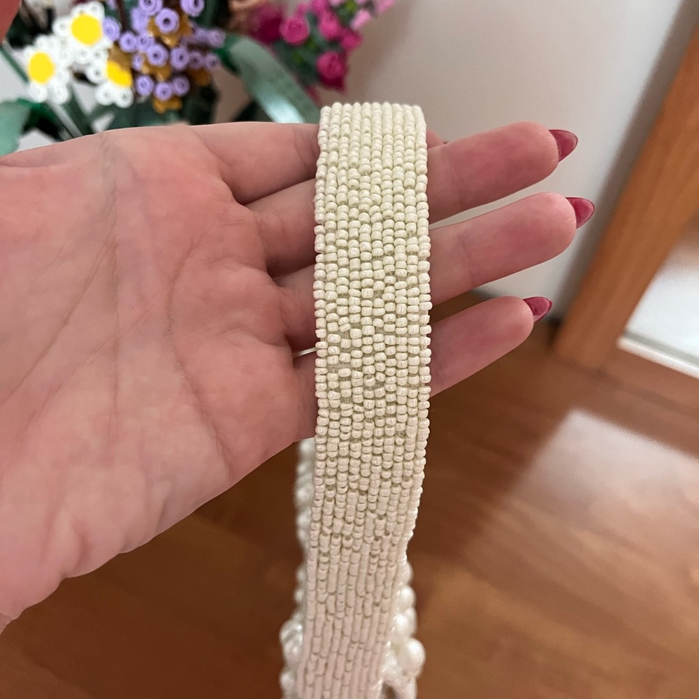 Elegant Pearl-Embellished Cream Handbag - Picture 3 of 6